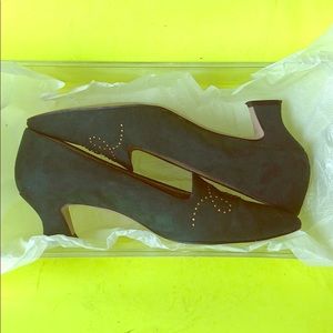 Vintage dark green suede heels w/gold details 8.5